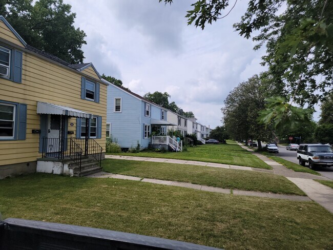 Building Photo - 450 Linden Ave