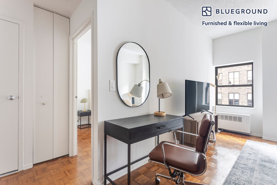 Building Photo - 360 W 34th St.