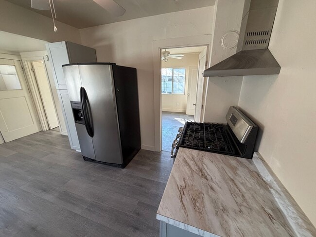 Building Photo - Bungalow nestled in East Sacramento!