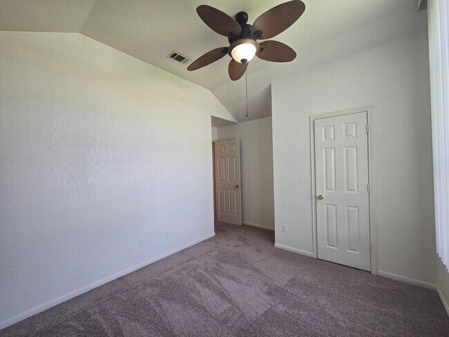 Building Photo - 2305 Amethyst Dr