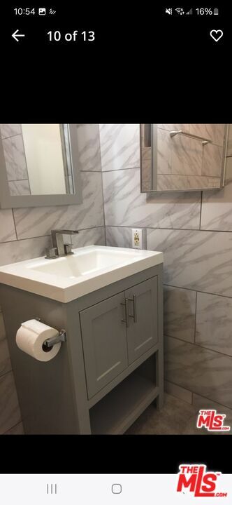 Building Photo - 1027 Bay St