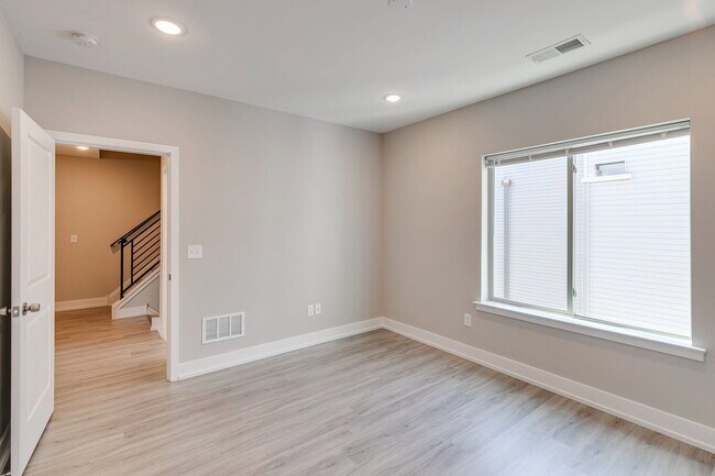 Building Photo - 2636 Annin St