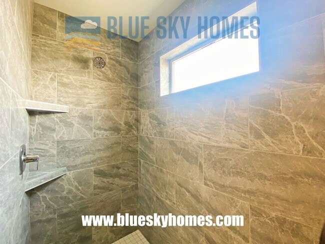 Building Photo - 1836 E Knobcone Dr