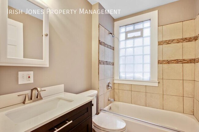 Building Photo - 324 West Ave