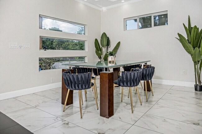 Building Photo - 219 Utah St