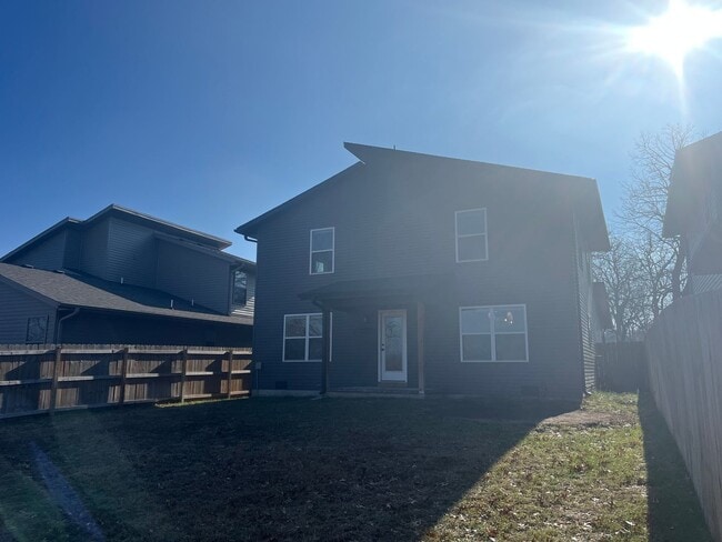 Building Photo - Nearly New 3 Bedroom 2 Bath Home!!!