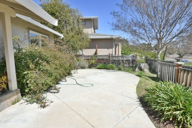 Building Photo - Beautifully Remodeled 3 Bedroom 2 Bath in Desirable Campbell Neighborhood