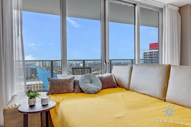 Building Photo - 4010 S Ocean Dr