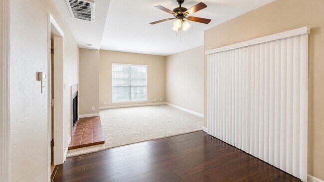 Building Photo - 3100 Walnut Bend Ln
