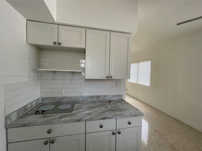 Building Photo - 940 SW 4th Ave