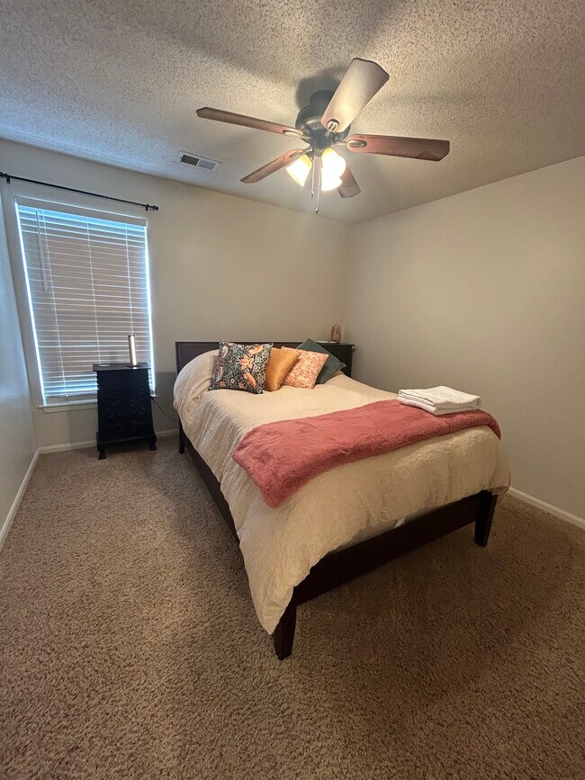 Guest Bedroom with Queen Bed - 9505 NW 86th Ter