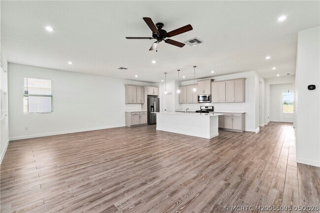 Building Photo - 14143 SW Safi Ter