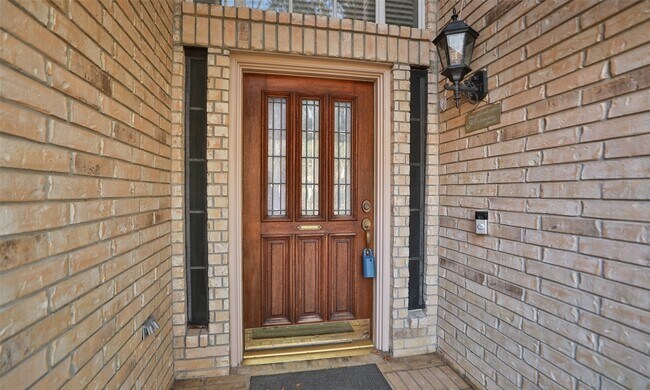 Building Photo - 7502 Holly Ct Estates Dr