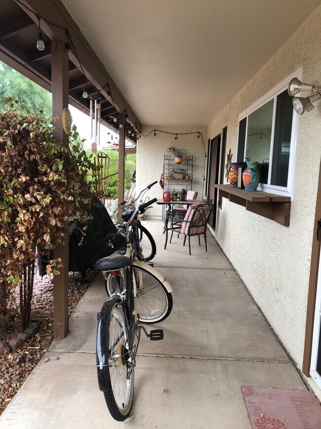 Building Photo - Welcome to this charming 2-bedroom, 2-bathroom home located in the desirable Leisure World a 45+ ...