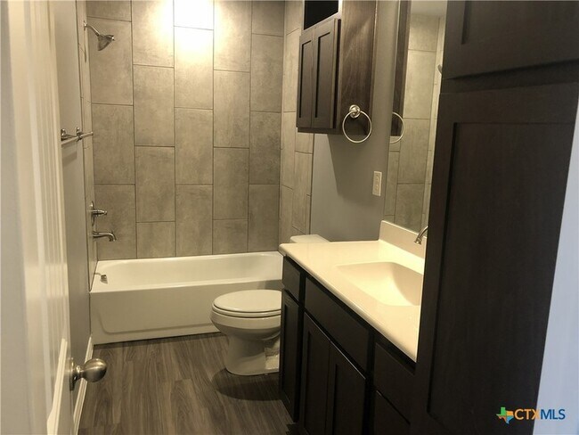 Building Photo - 1818 Castroville Trl