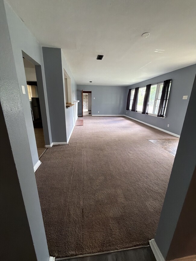 Building Photo - 10000 Knollcrest Ct