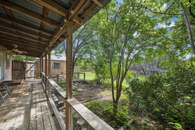 Building Photo - 420 High Mesa Dr