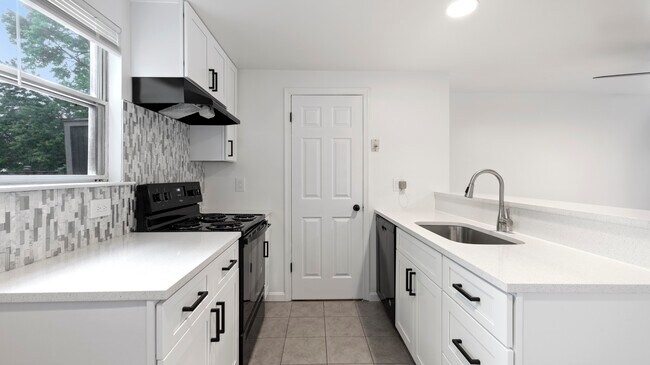 Building Photo - 4389 Pembrook Village Dr