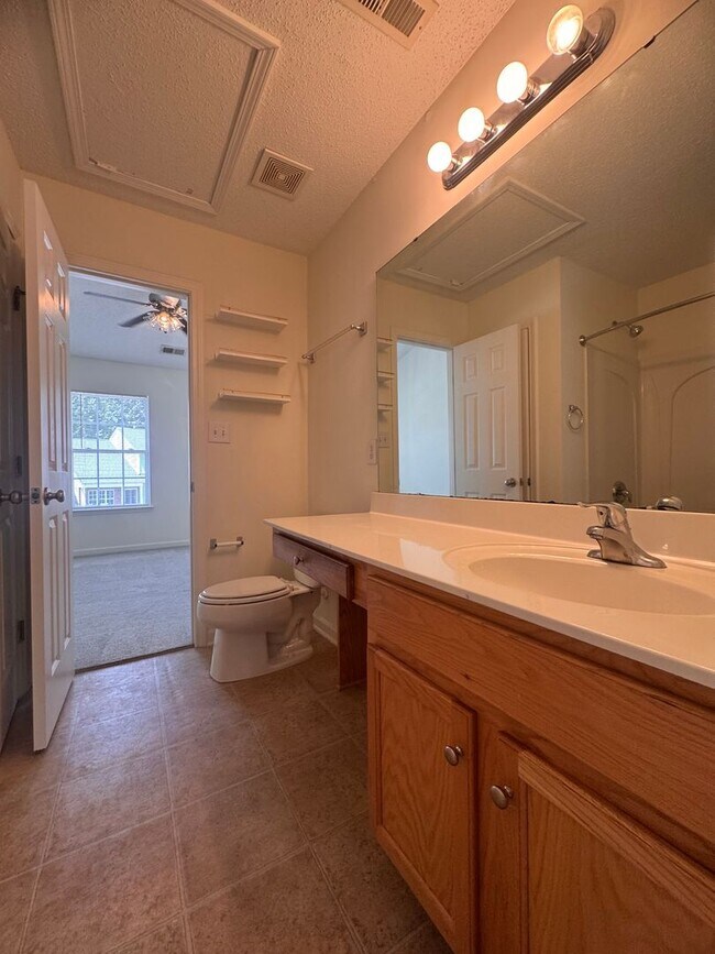 Building Photo - 2Br 1.5BA Townhome in Bridford Downs