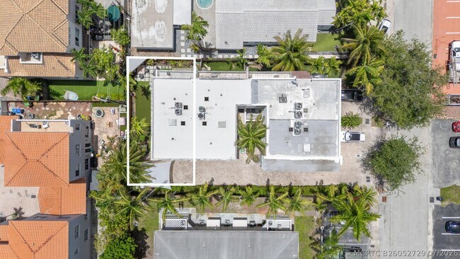 Building Photo - 622 NE 10th Ave