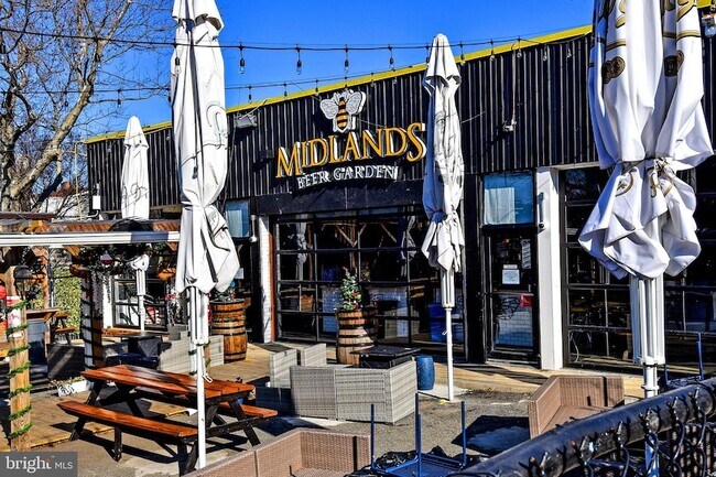 Building Photo - 625 Park Rd NW