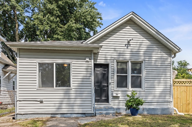 Primary Photo - 95 Front Ave