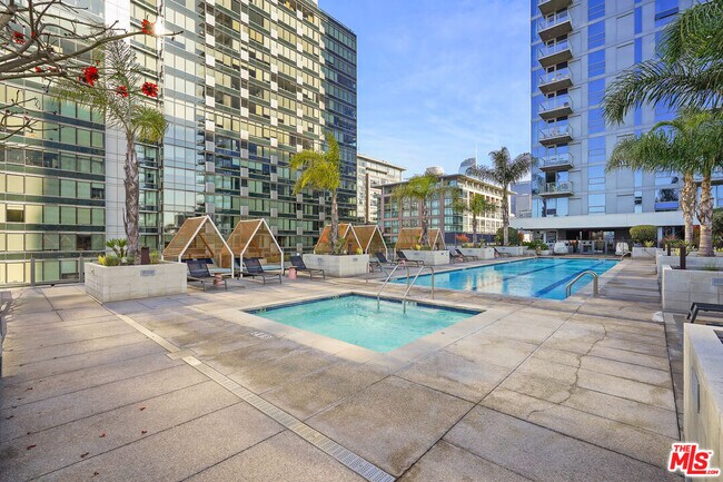 Building Photo - 1100 S Grand Ave