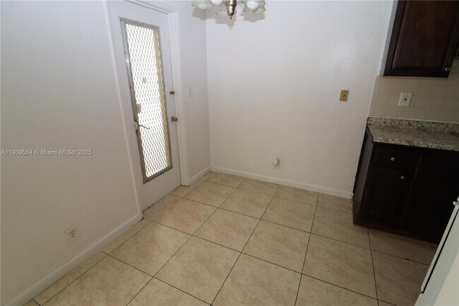 Building Photo - 1708 N 16th Ave