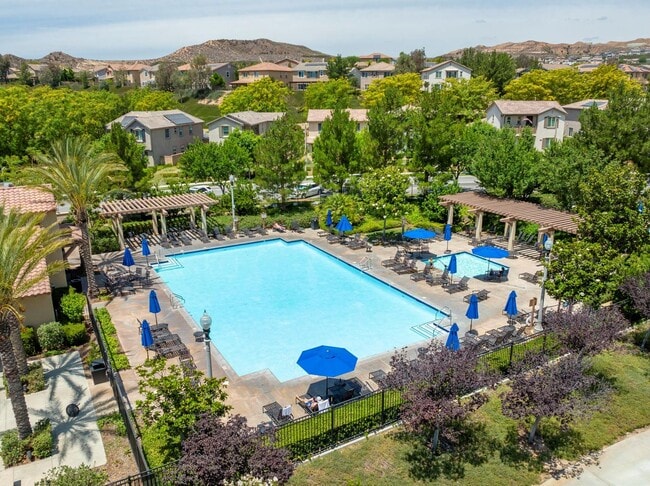 Building Photo - GORGEOUS 4+3 in Copperhill Area