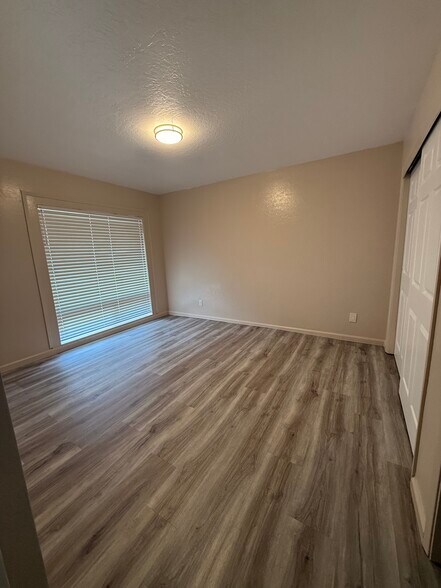 Building Photo - 1332 Thompson Ave