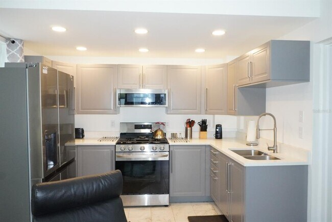Building Photo - 809 W Park Ave
