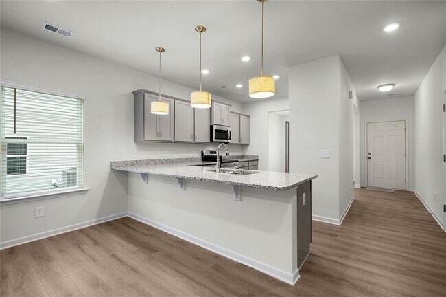 Building Photo - 145 Sycamore Ln