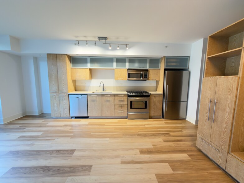 Building Photo - 2911 2nd Ave