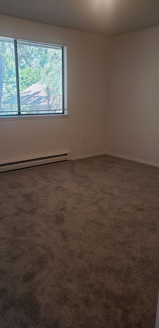 Building Photo - Nicely updated 3+ bedroom, 2 bath duplex-l...