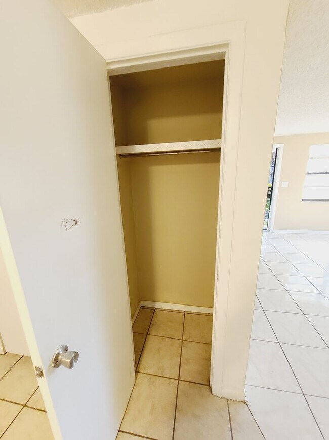 Building Photo - Charming Four Bedroom One Bathroom House p...