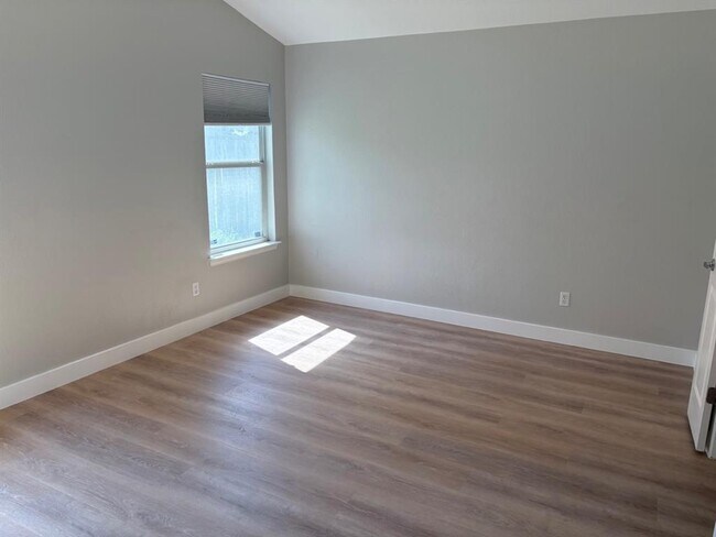 Building Photo - 1207 Shaun Dr