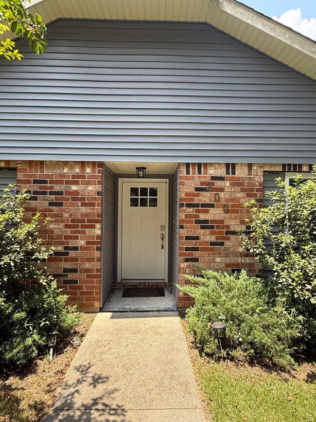 Building Photo - 200 Tallwood Dr