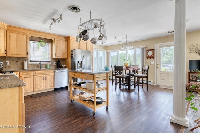 Building Photo - 251 Westbrook Dr
