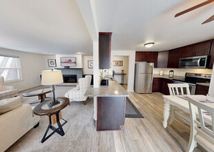 Building Photo - 512 N 10th St