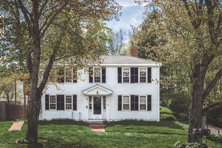 Primary Photo - 329 Main St