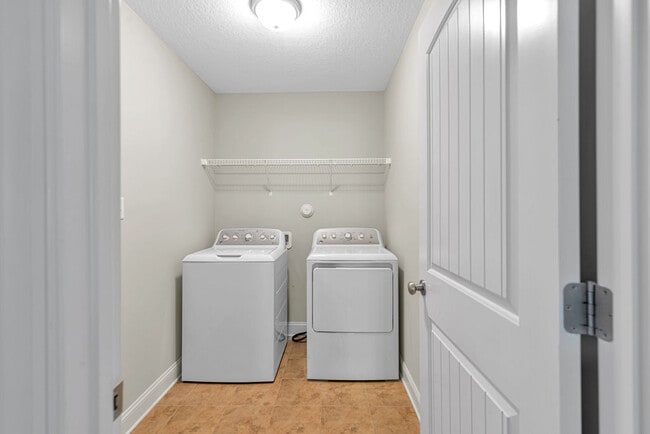 Building Photo - 293 Crossroads Store Dr