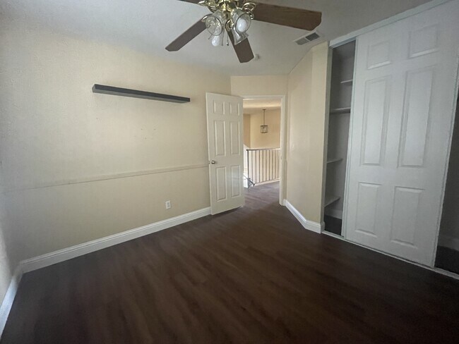 Building Photo - 160 Vail Ct