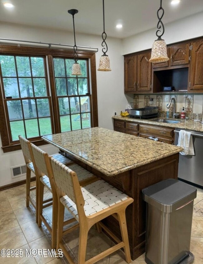 Building Photo - 530 Wall St