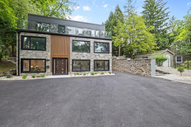 Building Photo - 354 Winding Wy