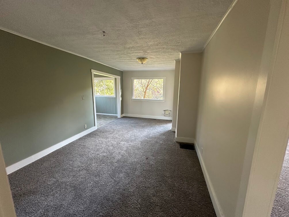 Building Photo - 11625 NW Thompson Rd