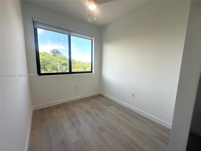 Building Photo - 20 NE 19th Ave