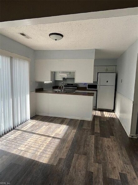 Building Photo - 1720 Rueger St