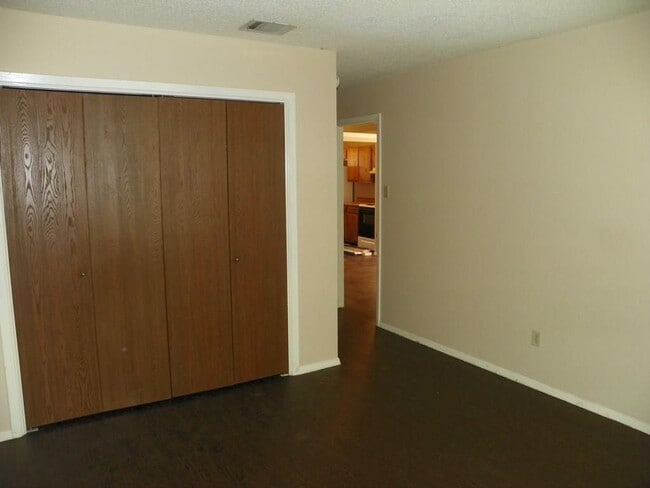 Building Photo - 9706 Eastwend Dr