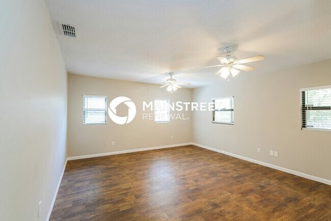 Building Photo - 4 Bedroom Pet-Friendly Home in NEW PORT RICHEY, FL with Main Street Renewal