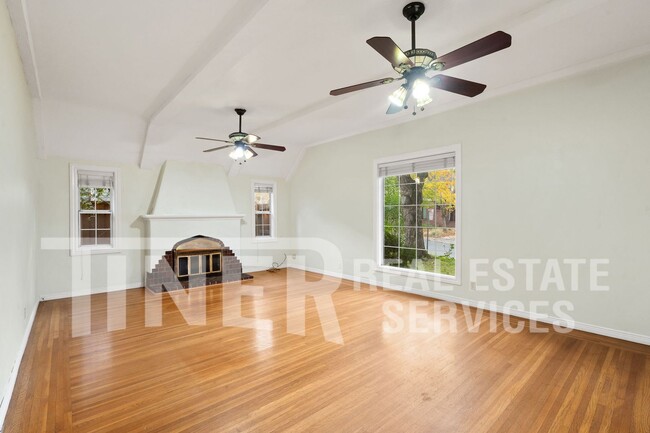 Building Photo - 801 46th St